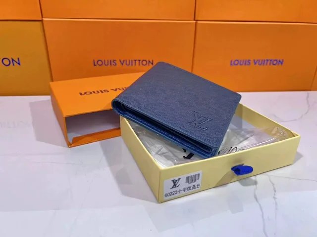 Louis Vuitton Wallets & Card Holders Monogram bifold wallet product detail image 18