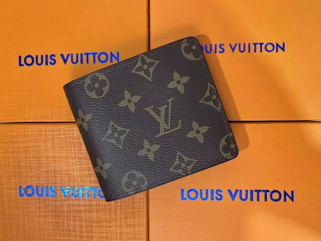 Louis Vuitton Wallets & Card Holders Monogram bifold wallet product detail image 22
