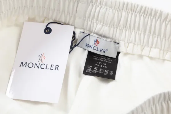 Moncler Logo-Embroidered Zip-Pocket Shorts Black - 9