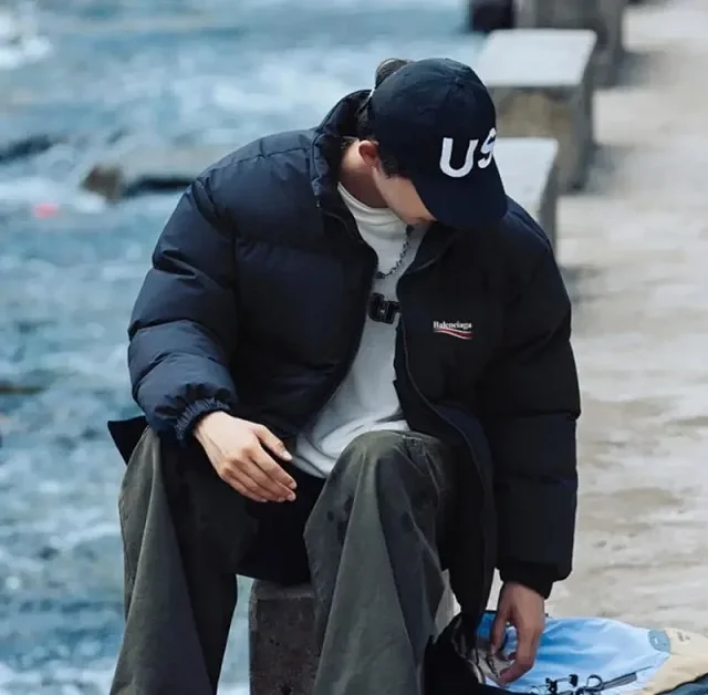 Balenciaga Down Jackets High-neck quilted puffer jacket product detail image 5
