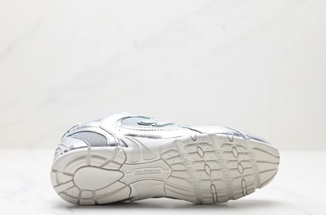 Miu x New Balance Low-top suede and mesh sneakers product detail image 6