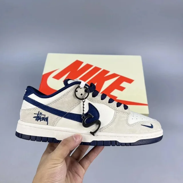 Nike Sneakers Dunk Low product detail image 1
