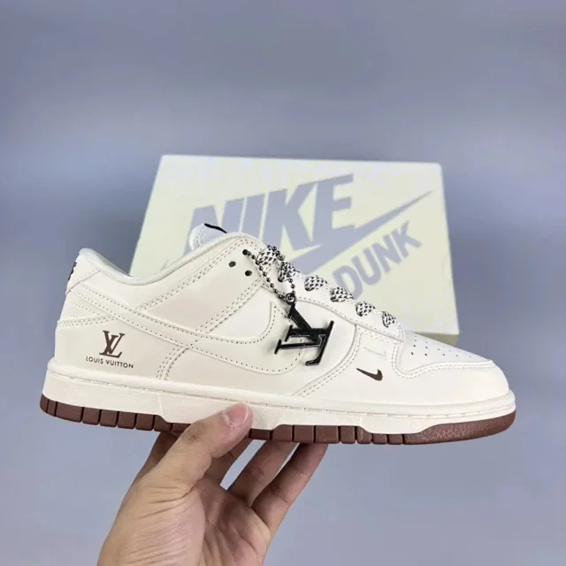 Nike Sneakers Dunk Low product detail image 9