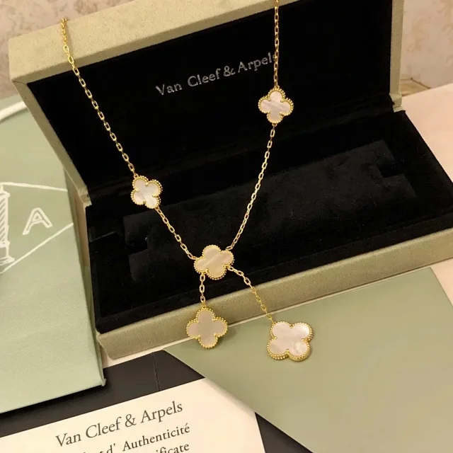 Van Cleef & Arpels Jewelry Four-leaf clover motif product detail image 2