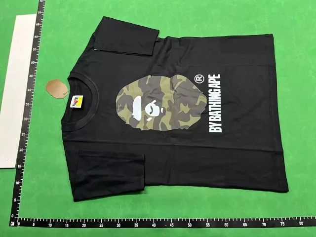 A BATHING APE T-Shirts Short-Sleeve Head Graphic product detail image 3