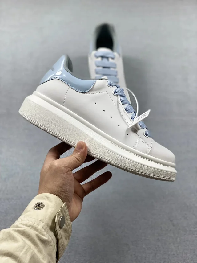 Alexander McQueen Sneakers Oversized Sneaker with Contrast Heel Tab product detail image 11