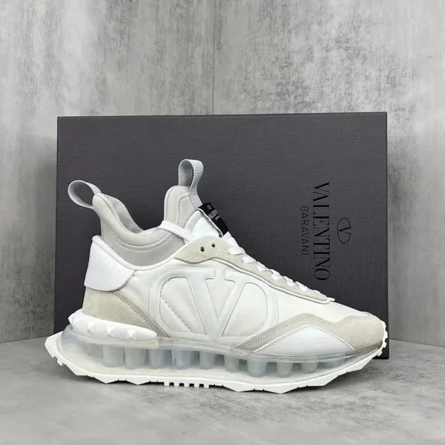 Valentino Garavani Sneakers Bubbleback VLogo product detail image 1
