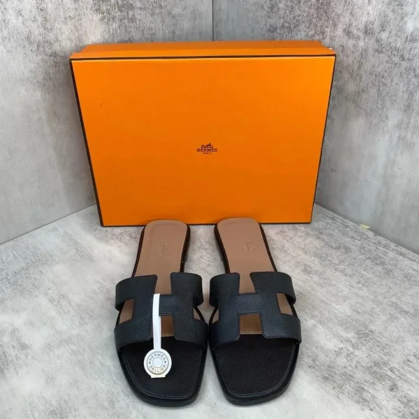 Hermès Oran Sandals Black Epsom Leather Slippers - 1