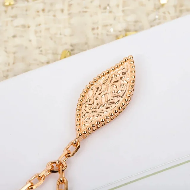 Van Cleef & Arpels Jewelry Floral and heart designs product detail image 4