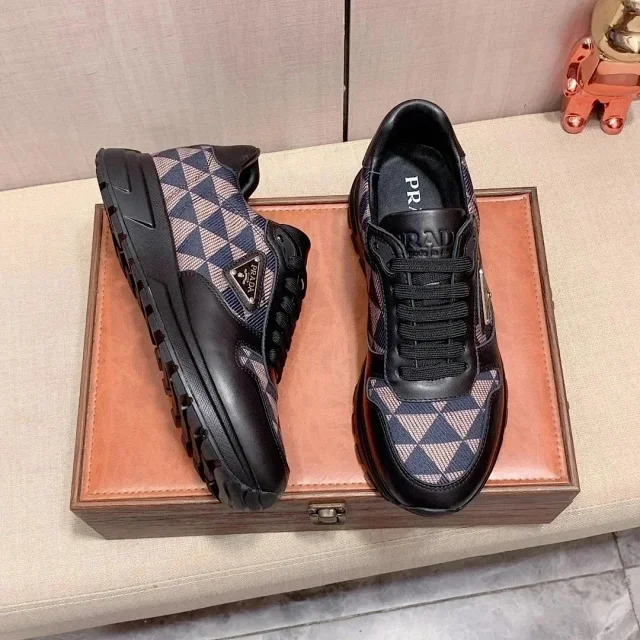 Prada Sneakers Low- and high-top triangle-logo product detail image 7