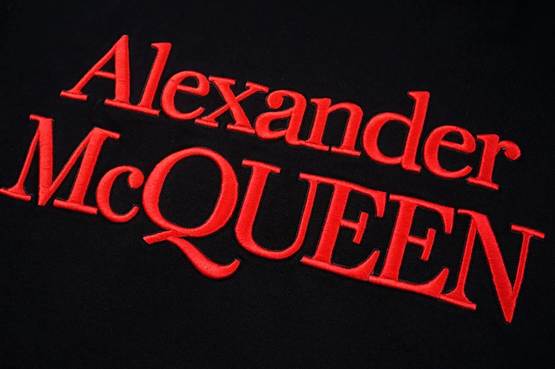 Alexander McQueen Logo Print T-Shirt in White and Black - 17