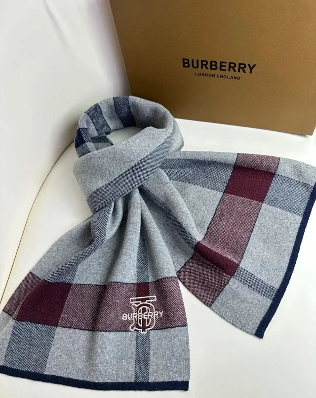Gucci Scarves GG monogram striped knit scarf product detail image 7