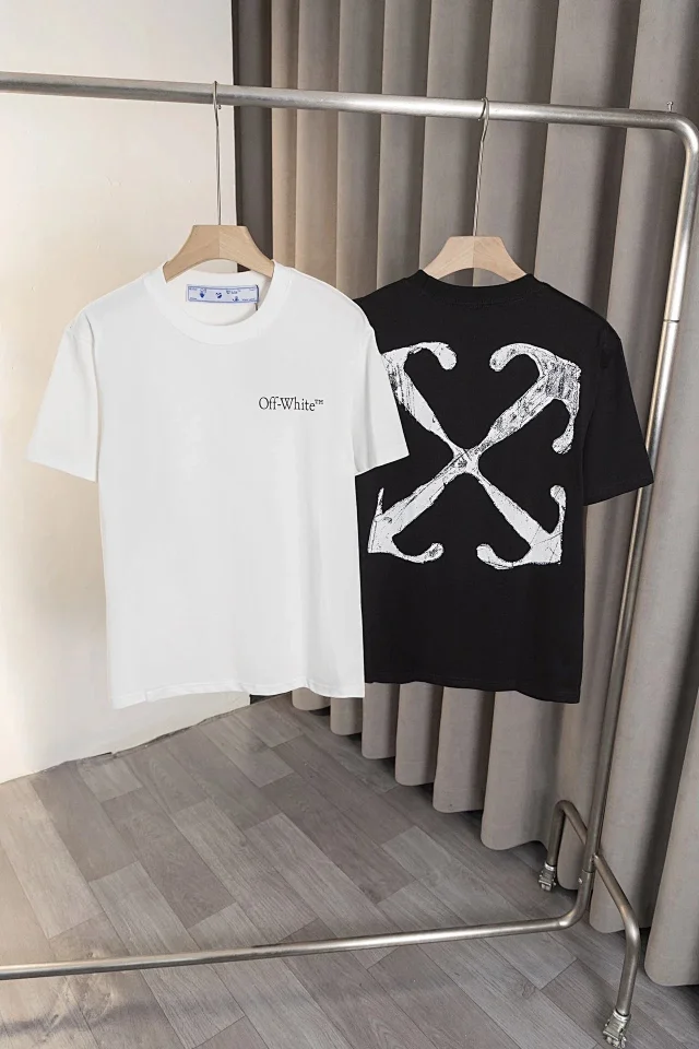 Off-White T-Shirts Graphic Print product detail image 1
