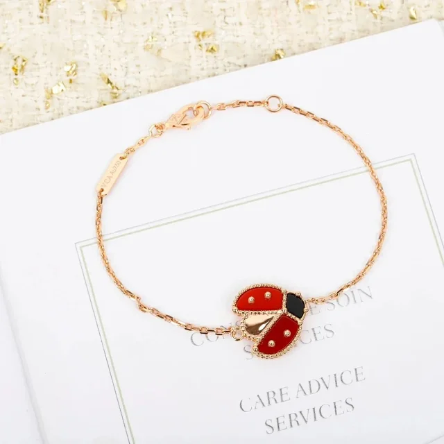 Van Cleef & Arpels Jewelry Floral and heart designs product detail image 9