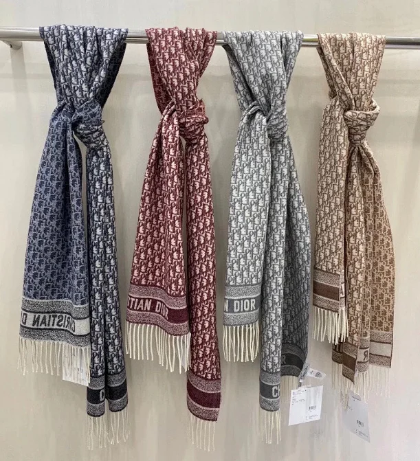 CHANEL Scarves Logo Knit Fringed Scarf product detail image 1