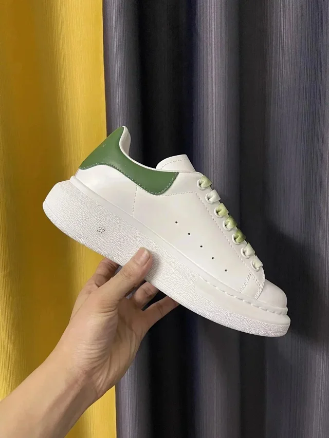 Alexander McQueen Sneakers Oversized low-top with contrast heel tabs product detail image 6