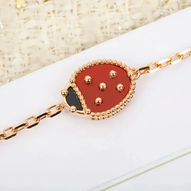 Van Cleef & Arpels Jewelry Floral and heart designs product detail image 2
