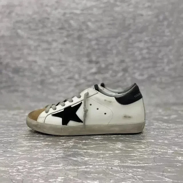 Golden Goose Sneakers Superstar low-top with star appliqué product detail image 7