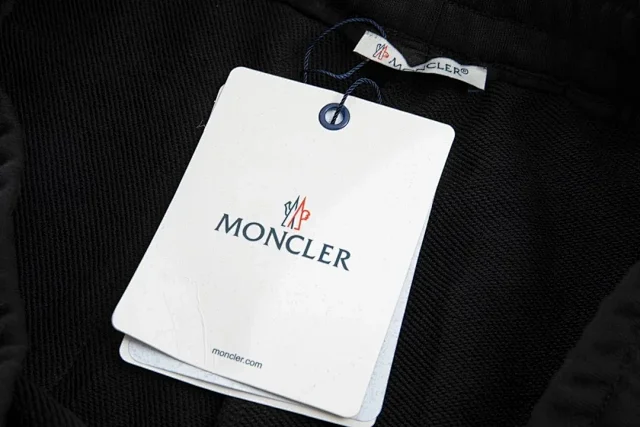 Moncler Shorts Drawstring Logo product detail image 8
