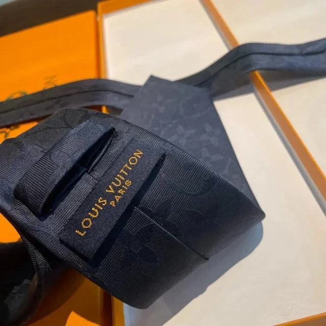 Louis Vuitton Ties Monogram Pattern Tie product detail image 7
