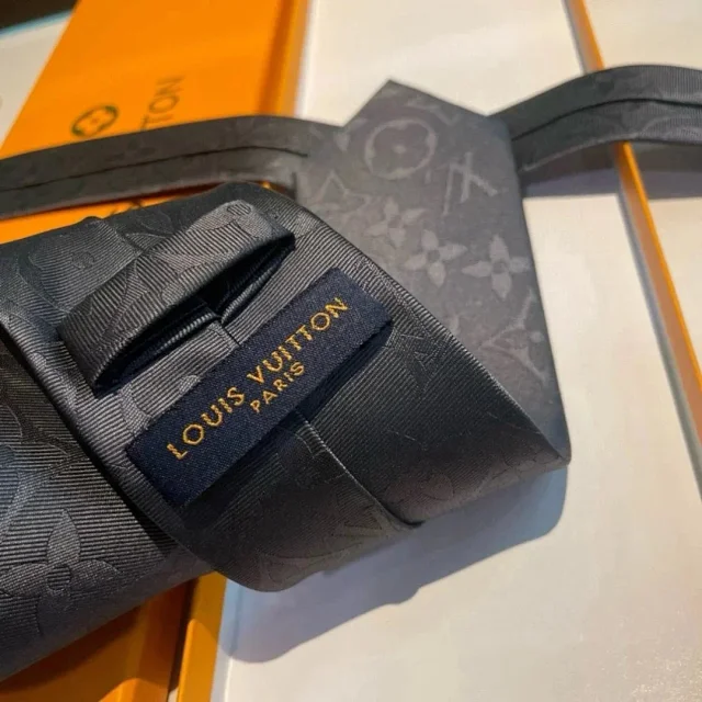 Louis Vuitton Ties Monogram Pattern Tie product detail image 4