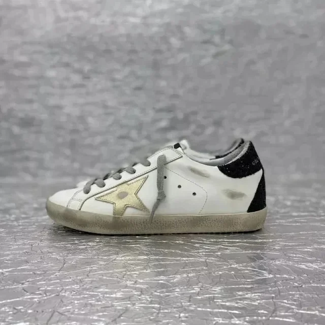 Golden Goose Sneakers Superstar low-top with star appliqué product detail image 11