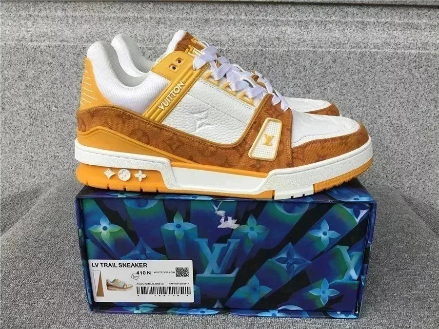 Louis Vuitton Sneakers Low-top lace-up with Monogram flower details — 39