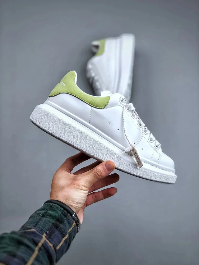 Alexander McQueen Sneakers Oversized Sneaker with Contrast Heel Tab product detail image 9