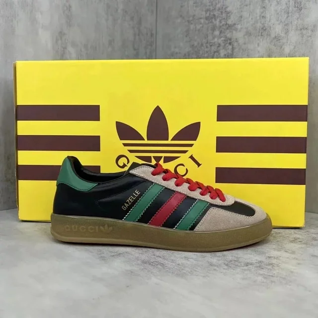 Gucci Sneakers Gazelle low-top three-stripe product detail image 5