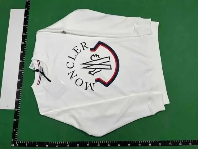 Moncler Hoodies & Sweatshirts Crewneck logo-print sweatshirt product detail image 4