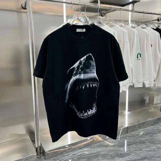 Givenchy T-Shirts Graphic Print Crewneck T-Shirt product detail image 4