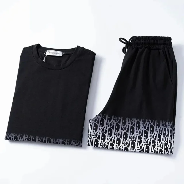 Louis Vuitton Matching Sets Monogram short-sleeve T-shirt and shorts set product detail image 5