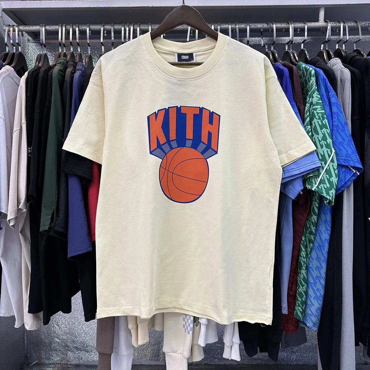 Kith T-Shirts Short-Sleeve Graphic Print Crewneck — Apricot 8050