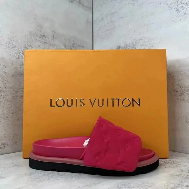 Louis Vuitton Slippers Embossed Monogram Slide product detail image 7
