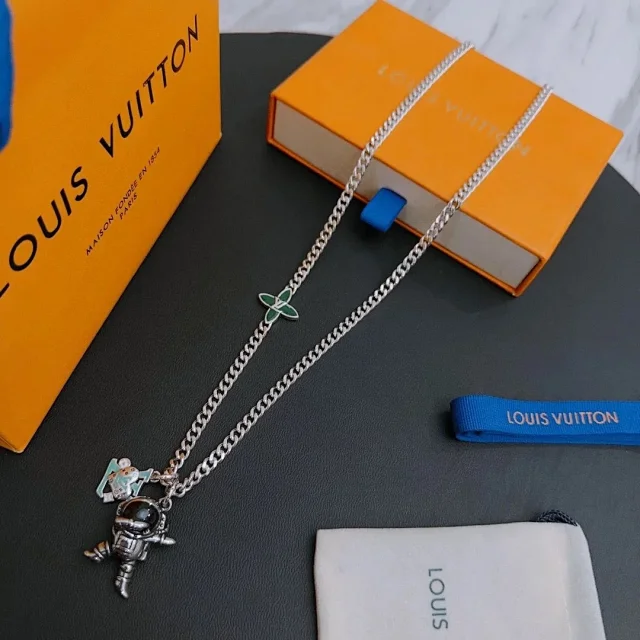 Louis Vuitton Jewelry Silver-Tone Chain Charm Pendant Necklace product detail image 5
