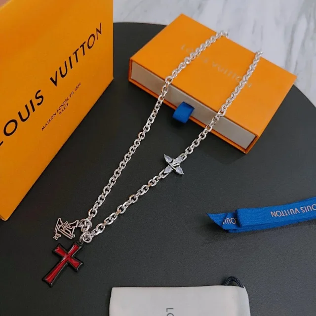 Louis Vuitton Jewelry Silver-Tone Chain Charm Pendant Necklace product detail image 4