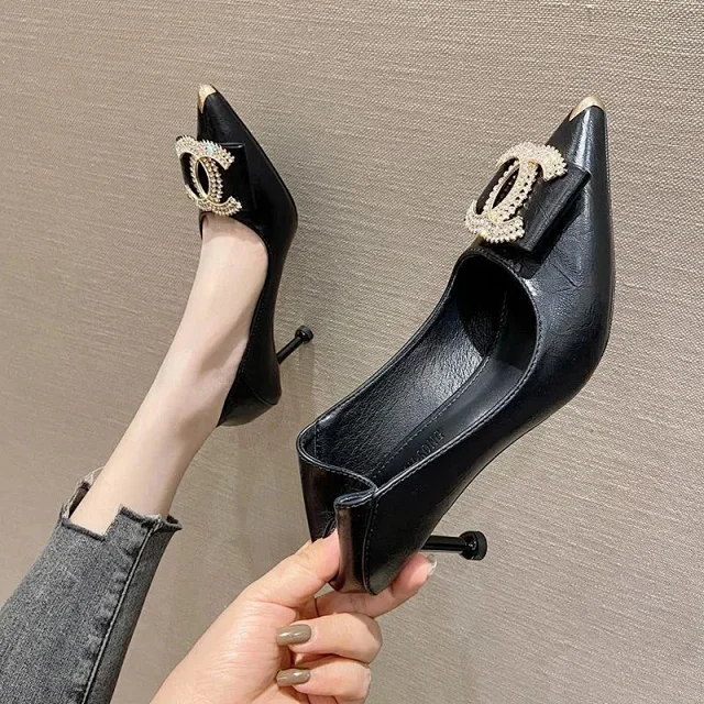 CHANEL High Heels Pointed-Toe Rhinestone Double-C Buckle Pumps product detail image 3