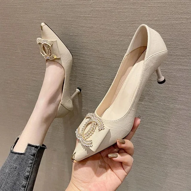 CHANEL High Heels Pointed-Toe Rhinestone Double-C Buckle Pumps product detail image 5