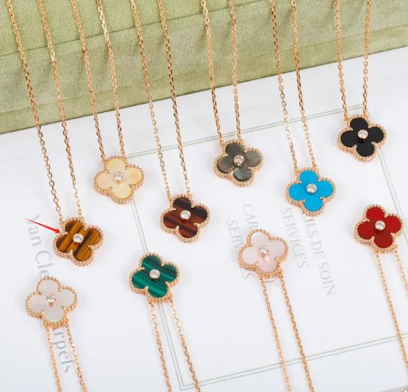 Unbranded Jewelry Four-Leaf Clover Pendant Necklace — 9016-2