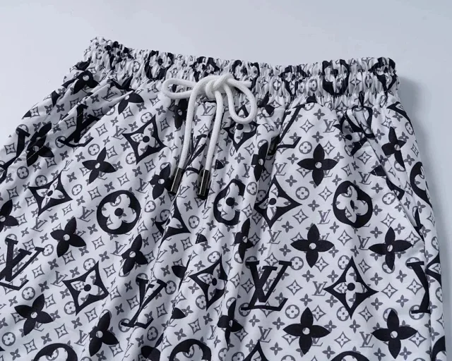 Louis Vuitton Matching Sets Monogram short-sleeve T-shirt and shorts set product detail image 9