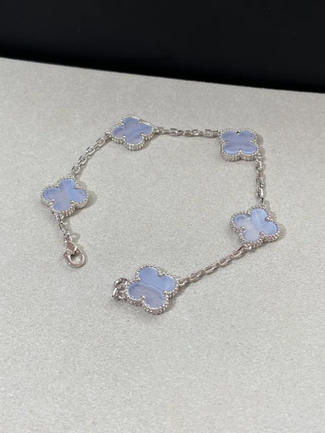 Unbranded Jewelry Clover Chain Bracelet product detail image 2