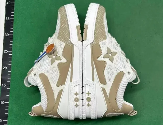 Louis Vuitton Sneakers Low-top monogram product detail image 1