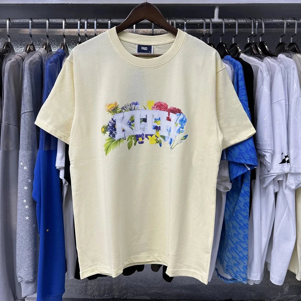 Kith T-Shirts Short-Sleeve Graphic Print Crewneck — Apricot 8053