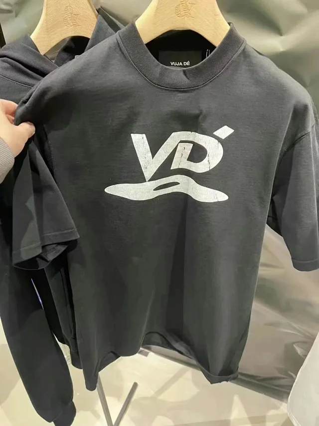 Vuja Dé T-Shirts VD logo print product detail image 7