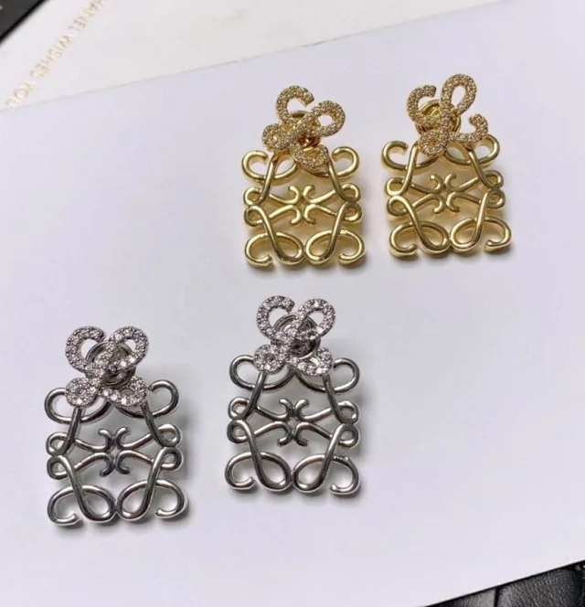 LOEWE Jewelry Logo stud earrings product detail image 5