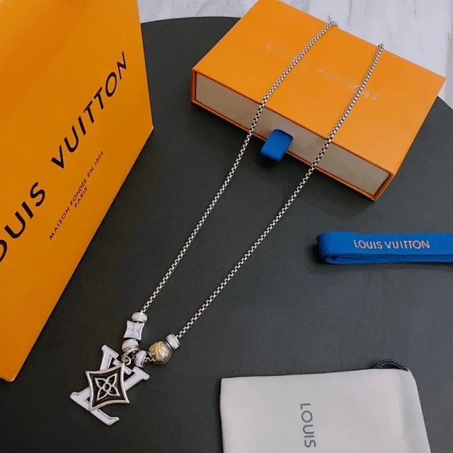Louis Vuitton Jewelry Silver-Tone Chain Charm Pendant Necklace product detail image 1
