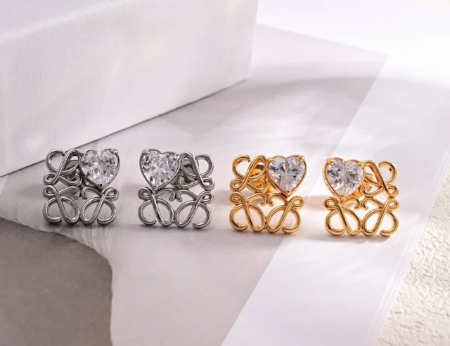 LOEWE Jewelry Logo stud earrings product detail image 4