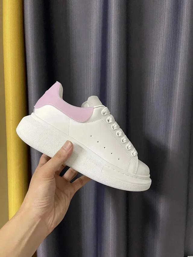 Alexander McQueen Sneakers Oversized low-top with contrast heel tabs product detail image 7