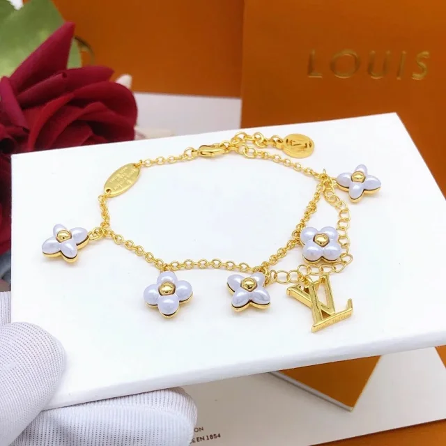Louis Vuitton Jewelry Monogram charm bracelet product detail image 10