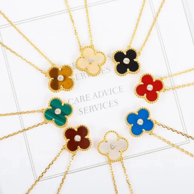 Unbranded Jewelry Four-Leaf Clover Pendant Necklace product detail image 1